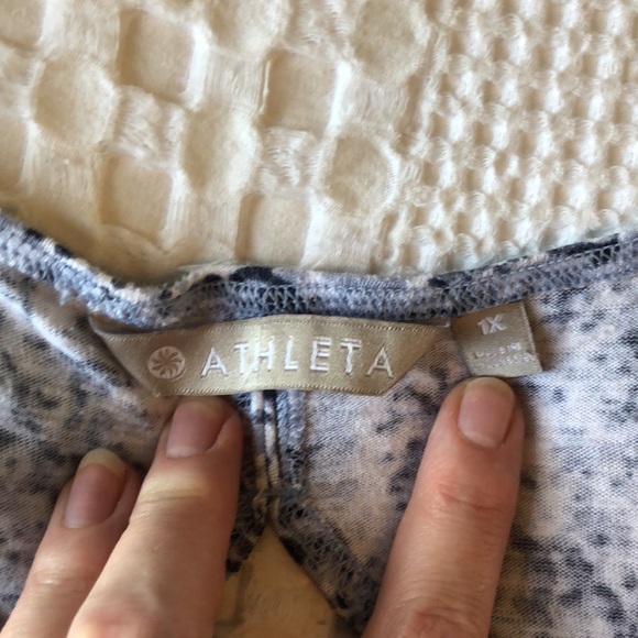 Athletica size 1X blue and white workout tank top with back cutout/ keyhole - Picture 4 of 6